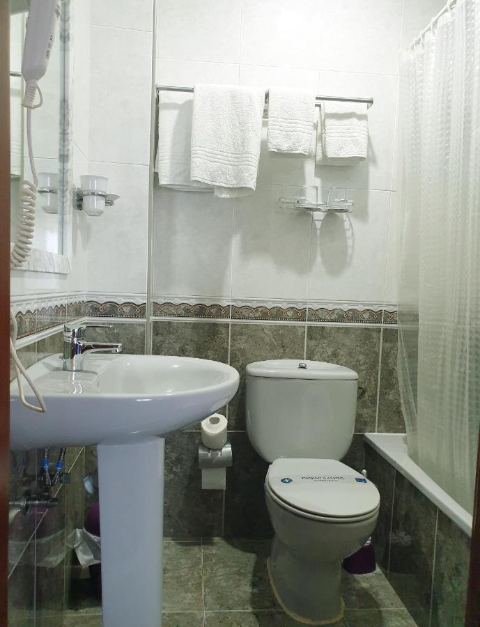 Hostal Puente Azud Avilés Exterior foto